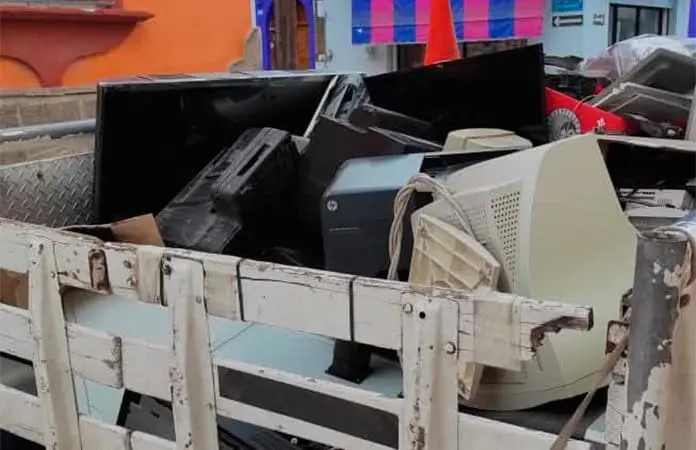 Recolectan los desechos de electrónicos