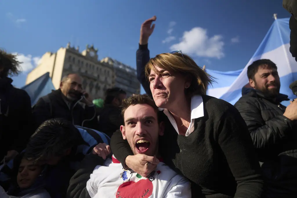 Senado argentino anula veto presidencial y aprueba aumento en prestaciones por discapacidad