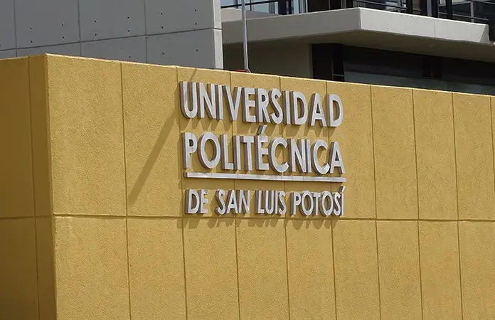 Alumna de la UPSLP busca amparo tras acto de censura