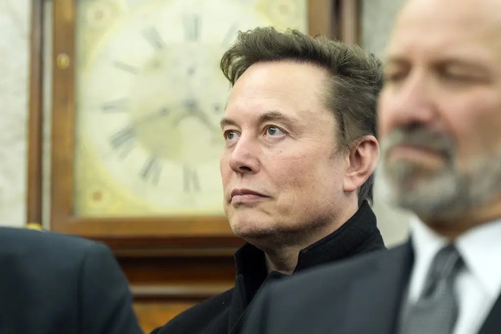Elon Musk podría ganar 1 billón si Tesla cumple metas ambiciosas en 10 años