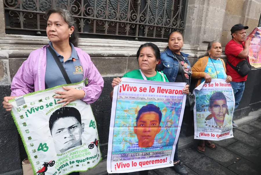 Familiares de los 43 jóvenes desaparecidos de Ayotzinapa expresan decepción
