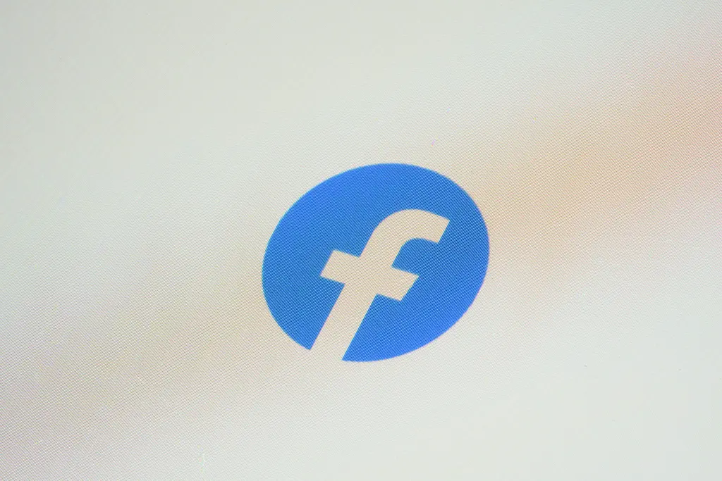 Gobierno de Nepal bloquea la mayoría de las redes sociales por incumplimiento