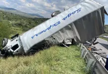 Fotos | Impactan tráileres en carretera a Matehuala; un muerto Fotos | Impactan tráileres en carretera a Matehuala; un muerto