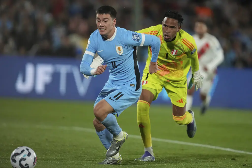 Uruguay asegura su pase al Mundial con goleada sobre Perú