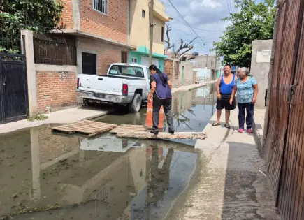 Sufren por aguas negras en viviendas de Zona Urbana Ejidal, en Soledad