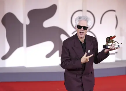 Festival de Cine de Venecia premia a Father Mother Sister Brother