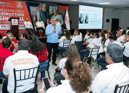 Líderes seccionales del SNTE exigen pago de prestaciones a Gobierno