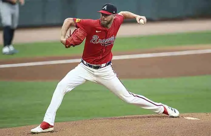 Los Bravos remontan y vence 4-1 a Marineros