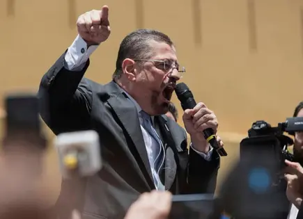 Solicitan suprimir fuero al presidente de C. Rica 