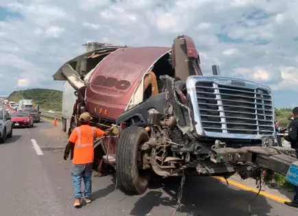 Un muerto, deja accidente entre dos tráilers