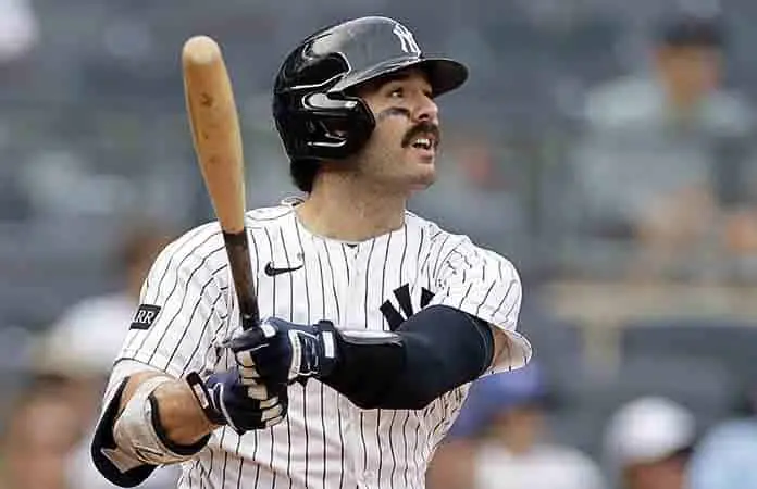 Bellinger ayuda en triunfo de Yankees