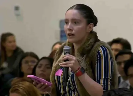 VIDEO | Estudiante confronta a Noroña por misoginia