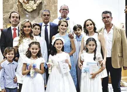 MARÍA, VALE E INÉS AMAN AL NIÑO JESÚS