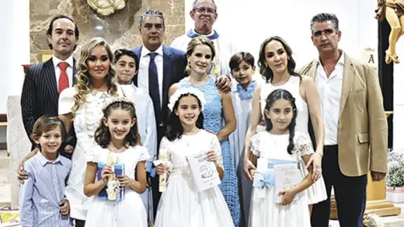 MARÍA, VALE E INÉS AMAN AL NIÑO JESÚS