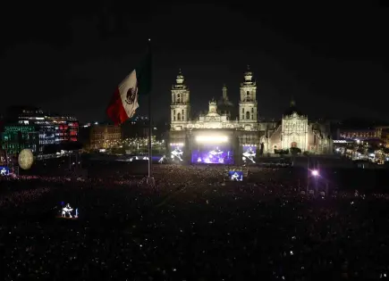 Residente enciende el Zócalo con crítica social
