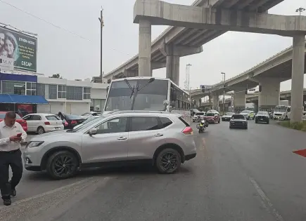 Accidente en la glorieta del Distribuidor Juárez provoca congestionamiento vial