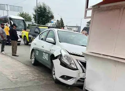 Camioneta causa accidente frente a Terminal Terrestre