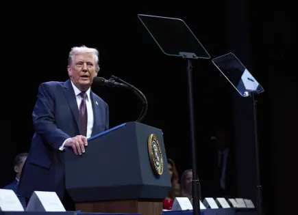 Demócratas publican carta sugestiva a Epstein atribuida a Trump