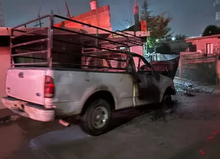 Se incendia camioneta, estaba estacionada