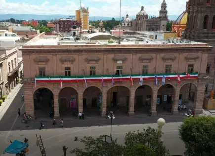 Se inclina Palacio Municipal; anuncian intervención