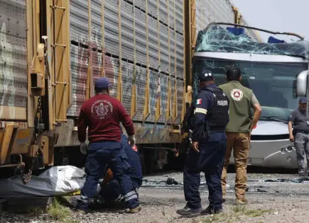 Accidente en Atlacomulco suma al menos 10 fallecidos