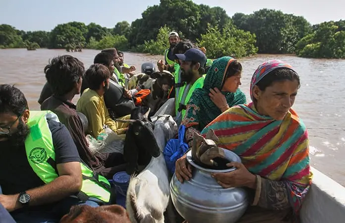 Evacuan a 25 mil en Pakistán por las lluvias