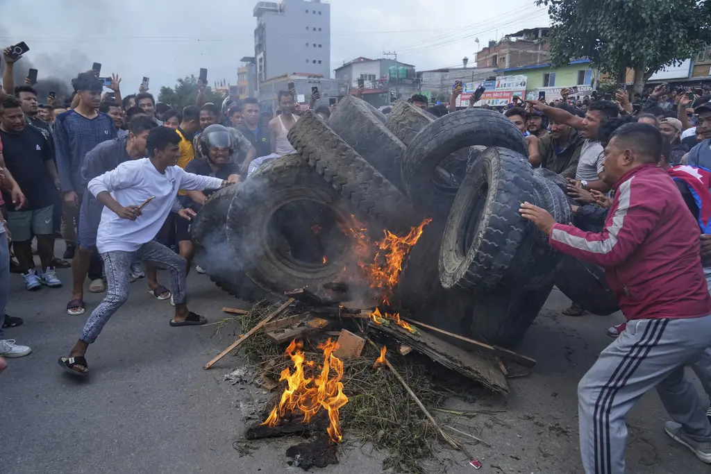 Intensificación de protestas en Nepal por bloqueo de redes sociales