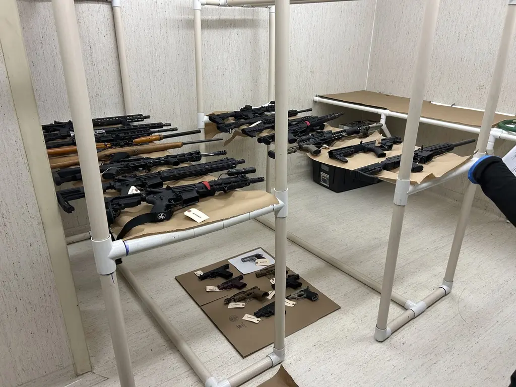 Niño de 13 años tenía 23 armas y todo listo para tiroteo en Washington