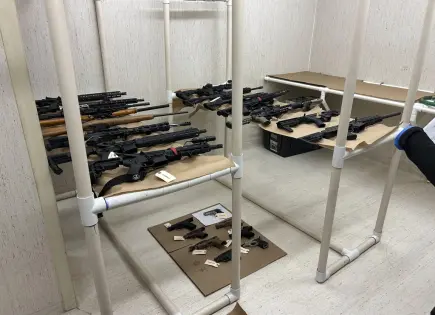 Niño de 13 años tenía 23 armas y todo listo para tiroteo en Washington