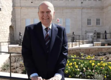 Russell M. Nelson, Líder Religioso Más Longevo, Celebra 101 Años de Vida