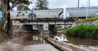 Cierran R&iacute;o Espa&ntilde;ita y desnivel Oth&oacute;n tras lluvias