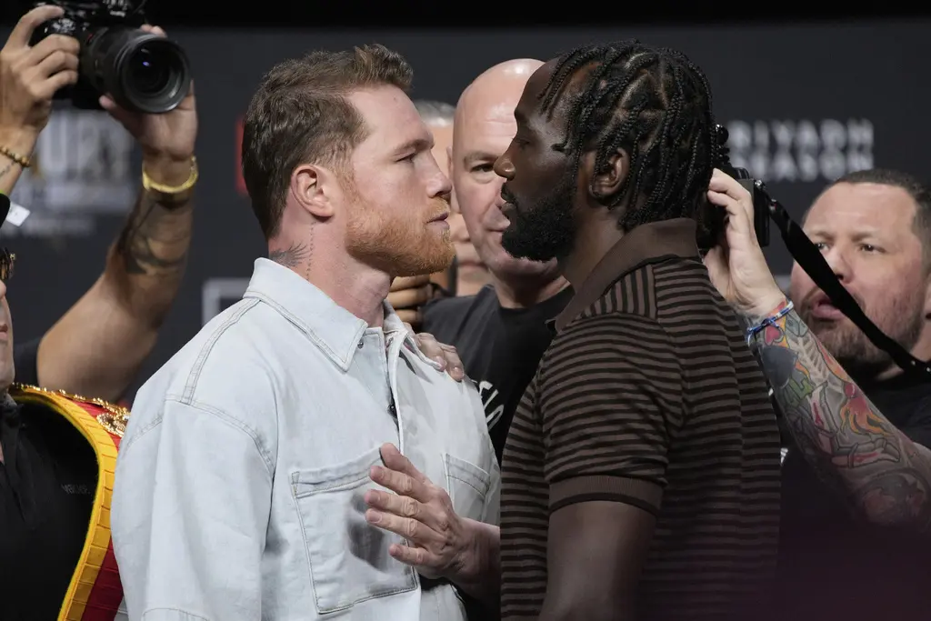 Terence Crawford desafía a Canelo Alvarez por el título supermediano en Allegiant Stadium