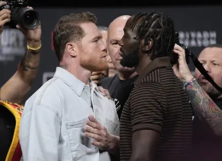 Terence Crawford desafía a Canelo Alvarez por el título supermediano en Allegiant Stadium