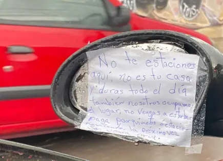 Vecinos apartan lugares en Alamitos y hasta cobran por estacionarse