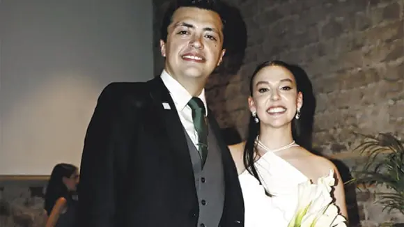FIRMAN EL ACTA DE SU ENLACE CIVIL