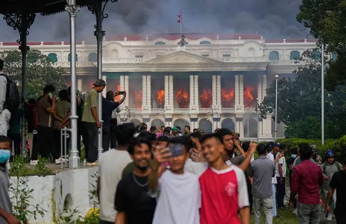 Continúa violenta jornada en Nepal