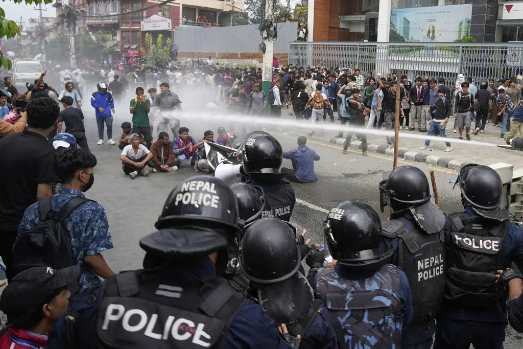 Protestas en Nepal por redes sociales incitan renuncia del primer ministro