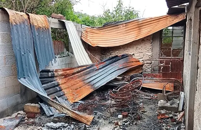 Vivienda queda reducida a cenizas tras incendio