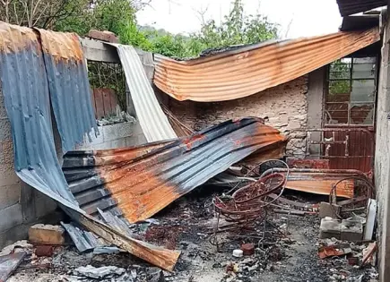Vivienda queda reducida a cenizas tras incendio