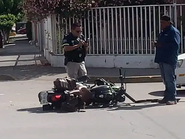 Conductora embiste a motociclista en 18 de Marzo