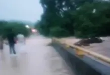 Desborda arroyo en Tanlajás; mujer sobrevive