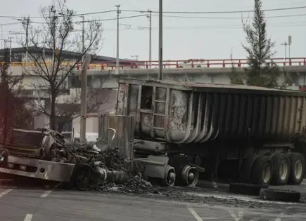 Explota camión cisterna con gas