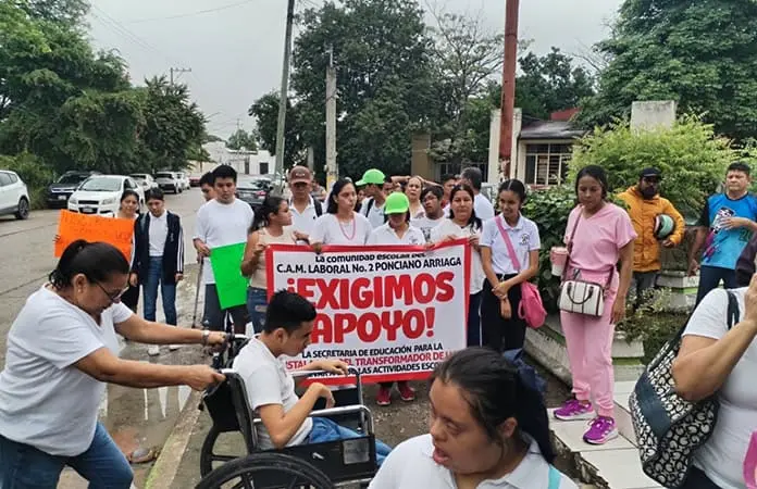 Se manifiestan paterfamilias del Ponciano Arriaga