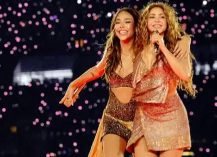 Shakira y Danna se unen para el cierre de la gira en el Estadio GNP