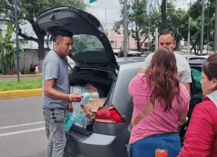Trabajador del IMSS brinda apoyo con tortas a víctimas de explosión en CDMX
