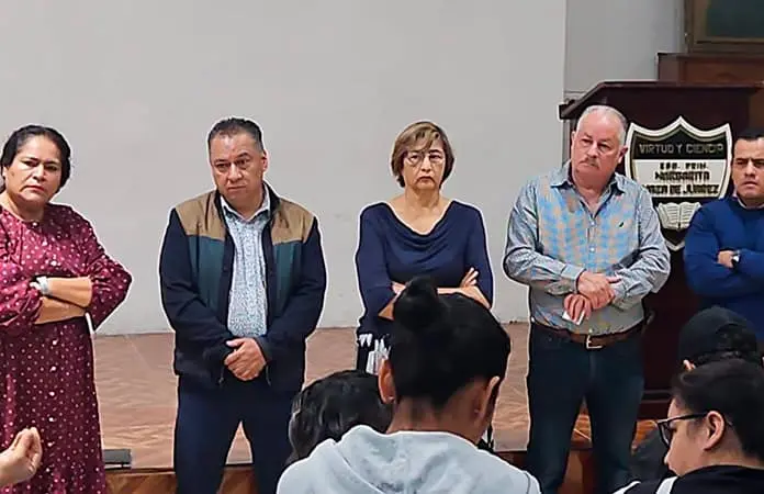 Directivos de la primaria y abogado del SEER