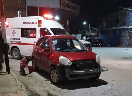 Estudiante en motoneta es arrollada por automóvil en Soledad