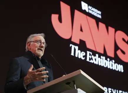 Steven Spielberg conmemora 50 años de Jaws en el Museo de la Academia
