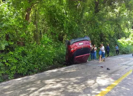 Sólo daños, dejan percances en carretera