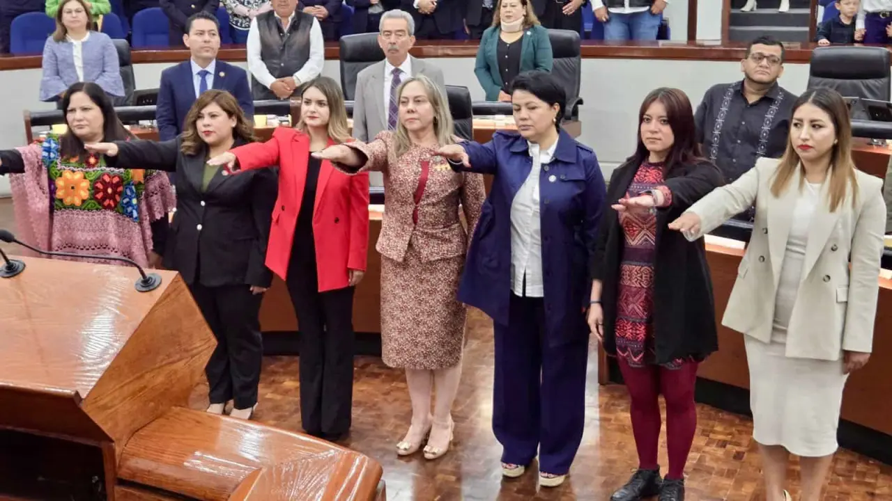 Con voto en contra del PAN, Sara Rocha es presidenta de la Directiva